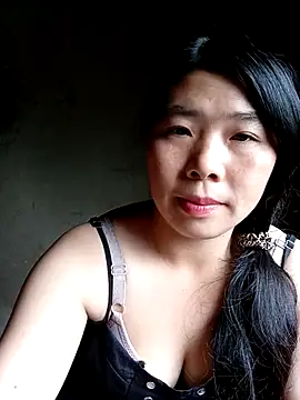 Snapshot of quynhkoolbae chatting on 10-08-25, 01:07 quynhkoolbae online show from 10-08-25, 01:07