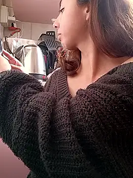 Snapshot of MoonBlueSex chatting on 10-29-25, 04:50 MoonBlueSex online show from 10-29-25, 04:50