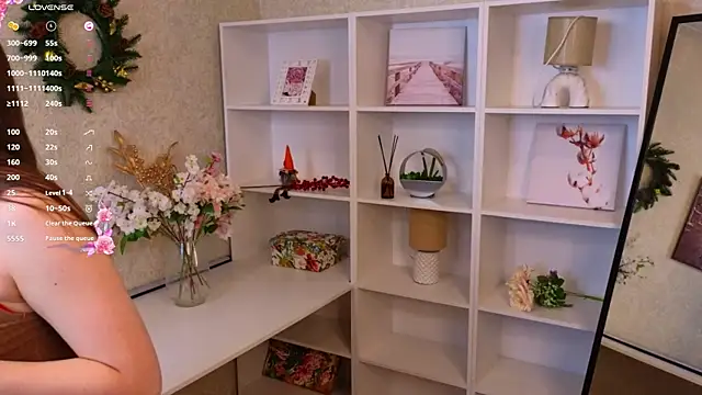 TraciMyntti online show from 12-18-25, 01:33