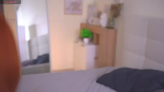 Snapshot of Venelopa chatting on 10-09-25, 03:23 Venelopa online show from 10-09-25, 03:23