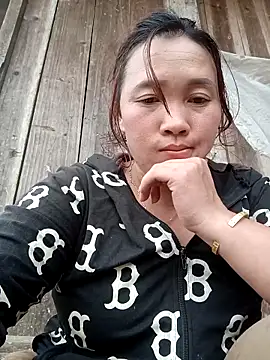 miumiu 00 online show from 11-10-25, 05:12