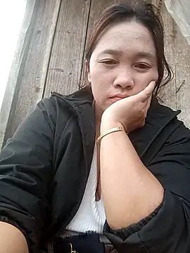 miumiu 00 online show from 10-29-25, 12:42