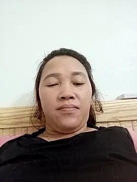 miumiu 00 online show from 11-19-25, 05:07