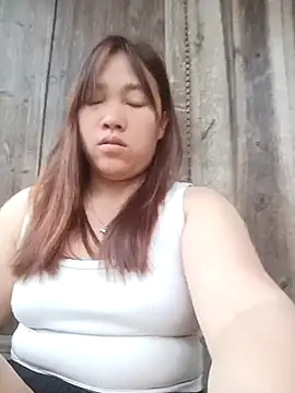 Snapshot of miumiu_00 chatting on 04-19-26, 10:56 miumiu 00 online show from 04-19-26, 10:56