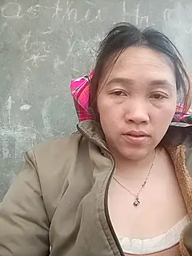 miumiu 00 online show from 02-18-26, 01:47