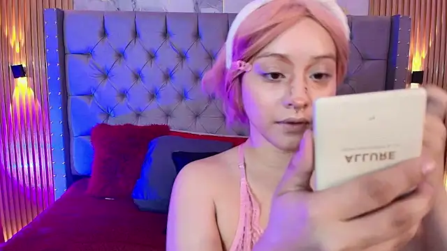 Snapshot of Suxan_White_ chatting on 01-17-26, 12:42 Suxan White online show from 01-17-26, 12:42