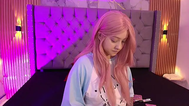 Suxan White  online show from 11-17-25, 11:58