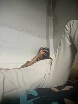 Snapshot of linh21107 chatting on 11-25-25, 11:27 linh21107 online show from 11-25-25, 11:27