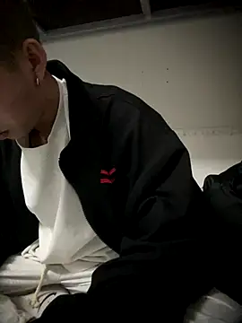 Snapshot of linh21107 chatting on 11-27-25, 10:27 linh21107 online show from 11-27-25, 10:27