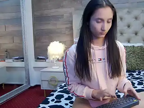 CarolinaBlair online show from 11-17-25, 09:52