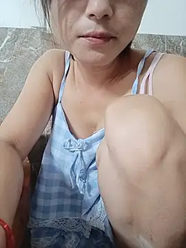 Snapshot of linda_bae00 chatting on 07-15-26, 12:45 linda bae00 online show from 07-15-26, 12:45