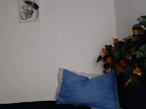 Snapshot of __abrill__ chatting on 10-17-25, 02:37   abrill   online show from 10-17-25, 02:37