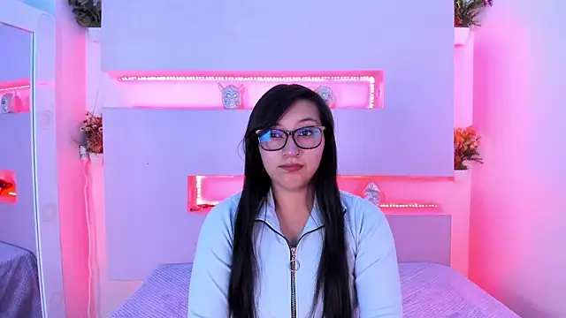 Snapshot of Skye_bluee_ chatting on 10-21-25, 03:28 Skye bluee online show from 10-21-25, 03:28