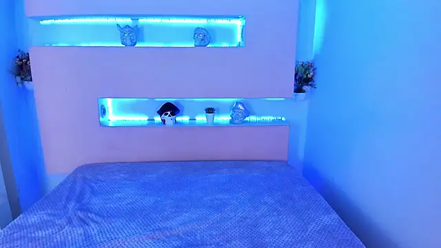 Snapshot of Skye_bluee_ chatting on 10-23-25, 03:27 Skye bluee online show from 10-23-25, 03:27