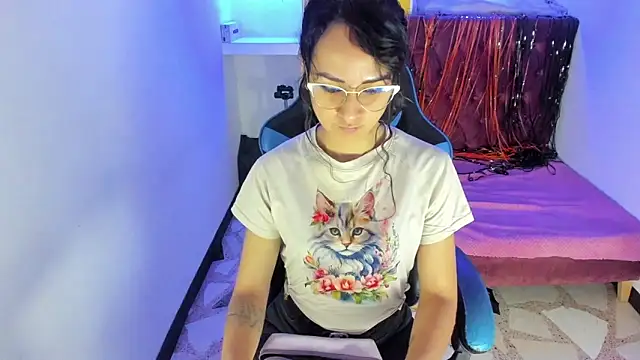 alison moon7 online show from 10-27-25, 01:45