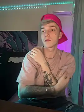 Snapshot of davesinner chatting on 02-21-26, 05:42 davesinner online show from 02-21-26, 05:42