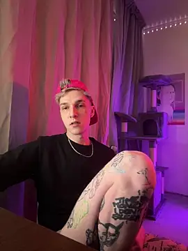 Snapshot of davesinner chatting on 02-21-26, 08:33 davesinner online show from 02-21-26, 08:33