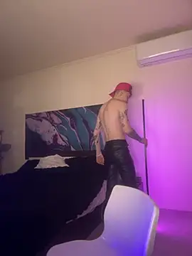 Snapshot of davesinner chatting on 02-17-26, 11:24 davesinner online show from 02-17-26, 11:24