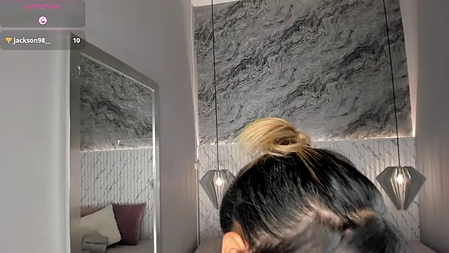 Emilly mell online show from 10-27-25, 11:44