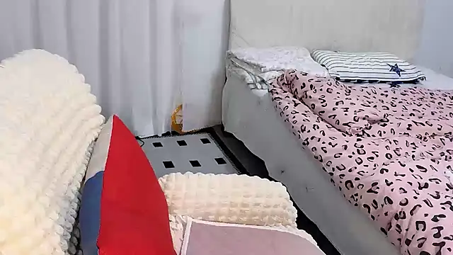 Xiali-166 online show from 10-28-25, 04:17