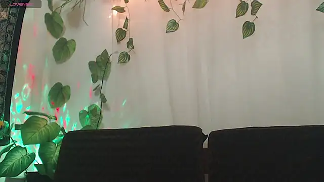 Snapshot of MysticNight_ chatting on 10-24-25, 01:37 MysticNight online show from 10-24-25, 01:37