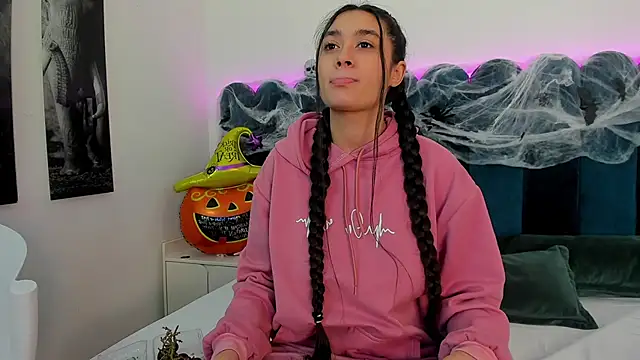 EmilyHanks  online show from 10-24-25, 11:26