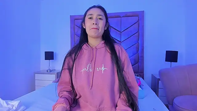 Snapshot of EmilyHanks_ chatting on 06-19-26, 02:01 EmilyHanks online show from 06-19-26, 02:01