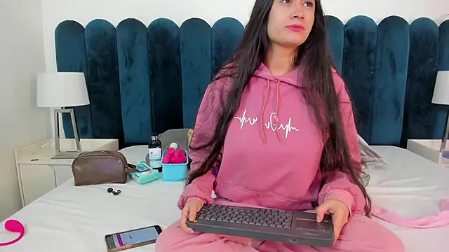 EmilyHanks  online show from 01-12-26, 10:58