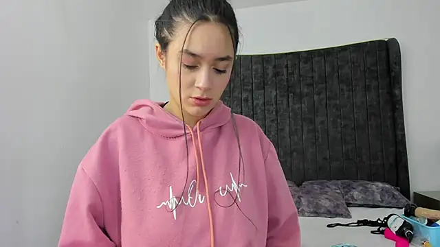 Snapshot of EmilyHanks_ chatting on 04-25-26, 01:36 EmilyHanks online show from 04-25-26, 01:36