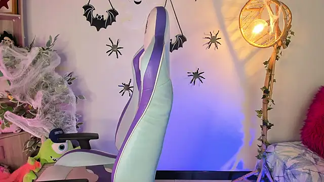 Lana Dreams  online show from 10-28-25, 12:00