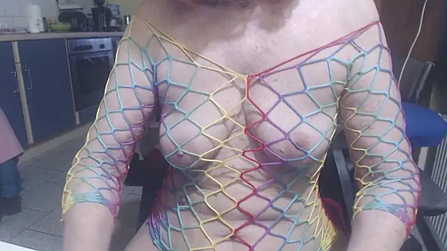 Snapshot of SexySilvie chatting on 06-04-26, 01:49 SexySilvie online show from 06-04-26, 01:49