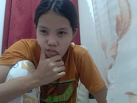 Snapshot of Joys_Wet_Pussy chatting on 11-19-25, 10:04 Joys Wet Pussy online show from 11-19-25, 10:04