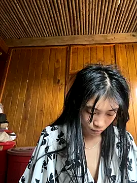 Snapshot of EmLy02 chatting on 09-09-25, 04:33 EmLy02 online show from 09-09-25, 04:33