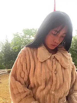 EmLy02 online show from 12-23-25, 01:27