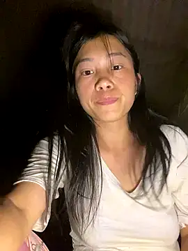 Snapshot of EmLy02 chatting on 09-19-25, 01:26 EmLy02 online show from 09-19-25, 01:26