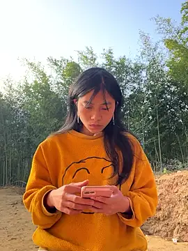 Snapshot of EmLy02 chatting on 01-18-26, 12:36 EmLy02 online show from 01-18-26, 12:36