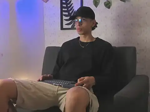 Snapshot of nicolai_drake chatting on 10-23-25, 04:11 nicolai drake online show from 10-23-25, 04:11