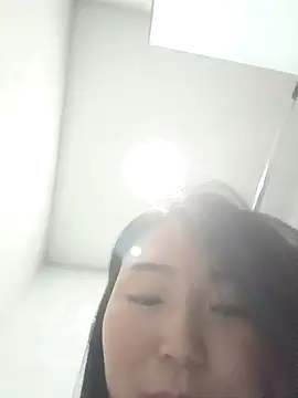 Snapshot of lingling5200 chatting on 10-21-25, 05:56 lingling5200 online show from 10-21-25, 05:56