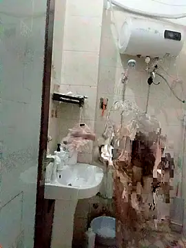 Snapshot of lingling5200 chatting on 10-15-25, 02:14 lingling5200 online show from 10-15-25, 02:14