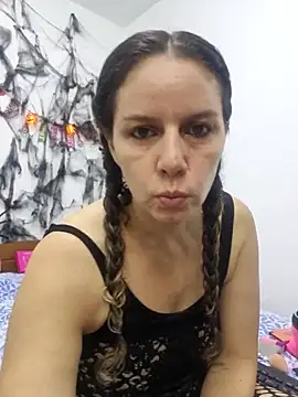 Nina vallon online show from 10-21-25, 10:47