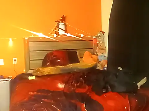 Snapshot of LusciousKandy chatting on 10-04-25, 11:56 LusciousKandy online show from 10-04-25, 11:56