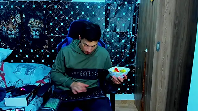 javiersexymann online show from 12-17-25, 12:26