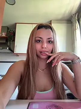 NoeliaGarcia17 online show from 06-15-26, 01:00