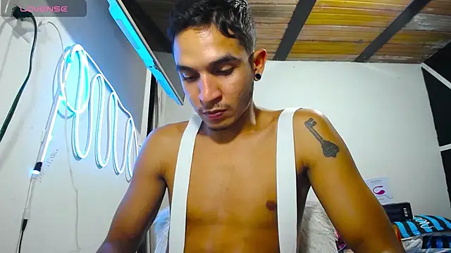 Angel latinboy online show from 03-11-25, 01:05