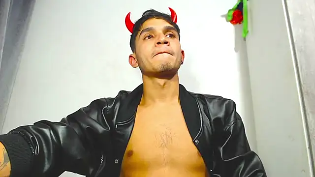 Angel latinboy online show from 10-10-25, 10:10