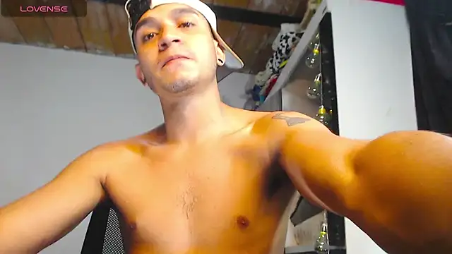 Angel latinboy online show from 04-25-26, 01:36