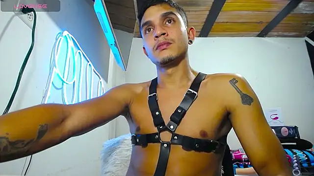 Angel latinboy online show from 03-13-25, 10:54