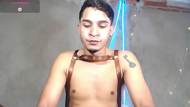 Snapshot of Angel_latinboy chatting on 07-23-26, 03:52 Angel latinboy online show from 07-23-26, 03:52