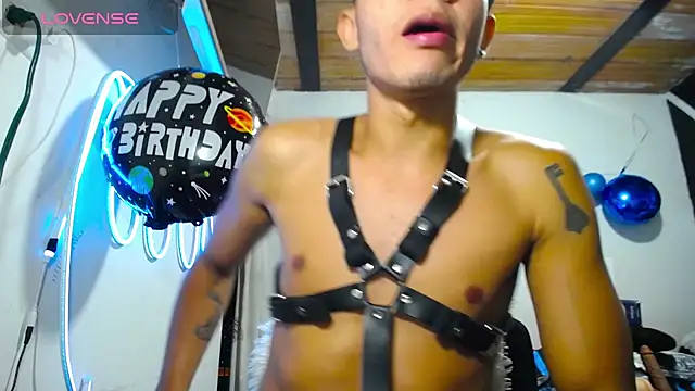 Angel latinboy online show from 03-20-25, 04:29