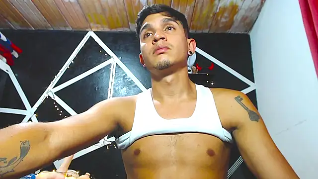 Angel latinboy online show from 09-22-25, 08:59